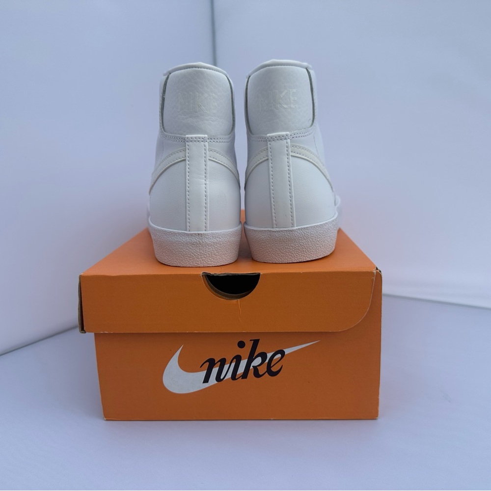 Nike White Blazer Mid ‘77 Sneakers - Picture 4 of 5